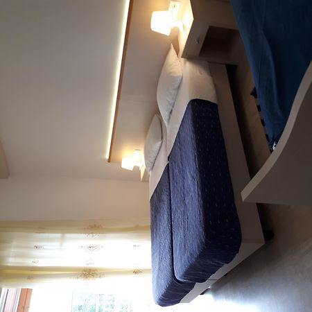 Sophie Studios Roda  Luaran gambar