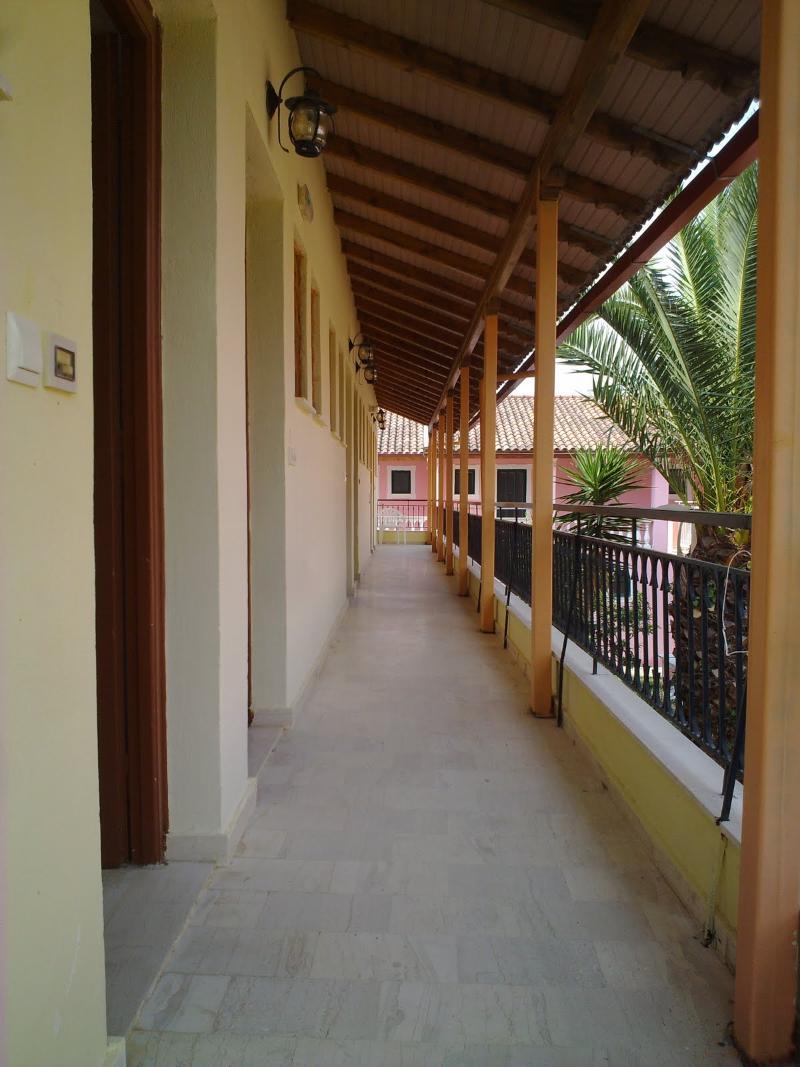 Sophie Studios Roda  Luaran gambar