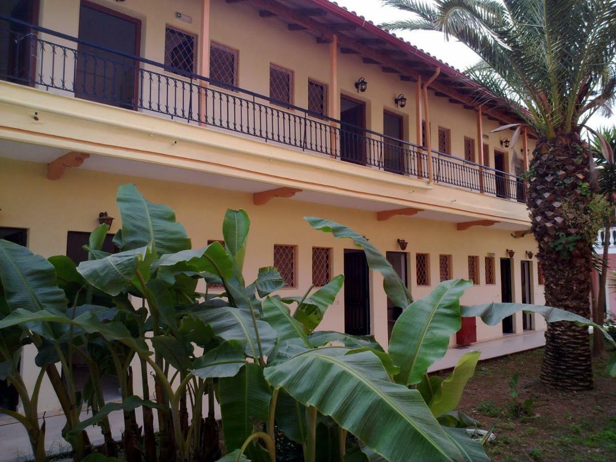 Sophie Studios Roda  Luaran gambar