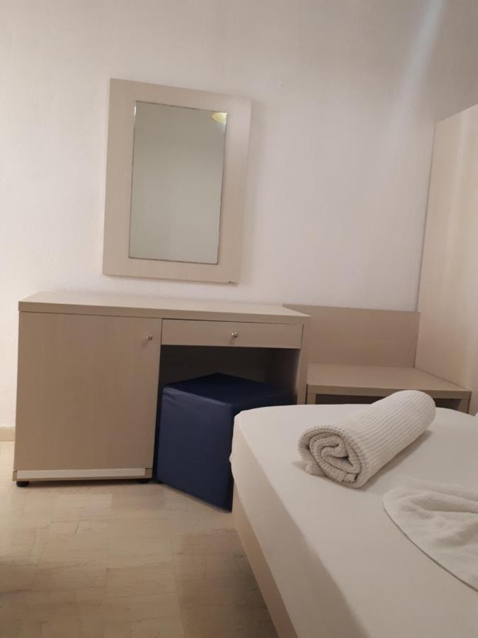 Sophie Studios Roda  Luaran gambar